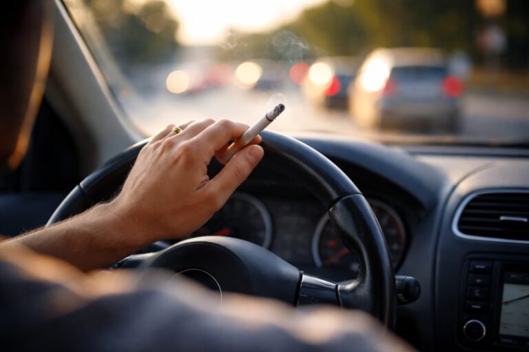 Peut on fumer au volant en France
