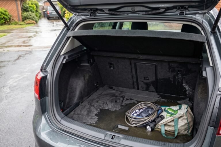 De l'eau dans le coffre de la voiture que faire