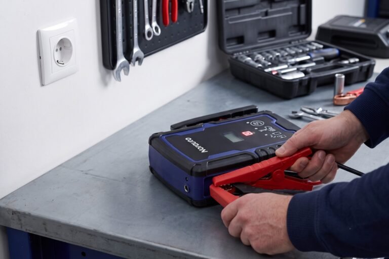 Comment recharger un booster de batterie Norauto